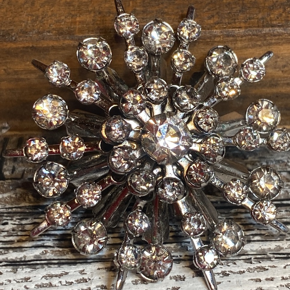 🍇 Starburst 1950s Vintage Clear Rhinestones Brooch Silver Tone - Picture 6 of 6